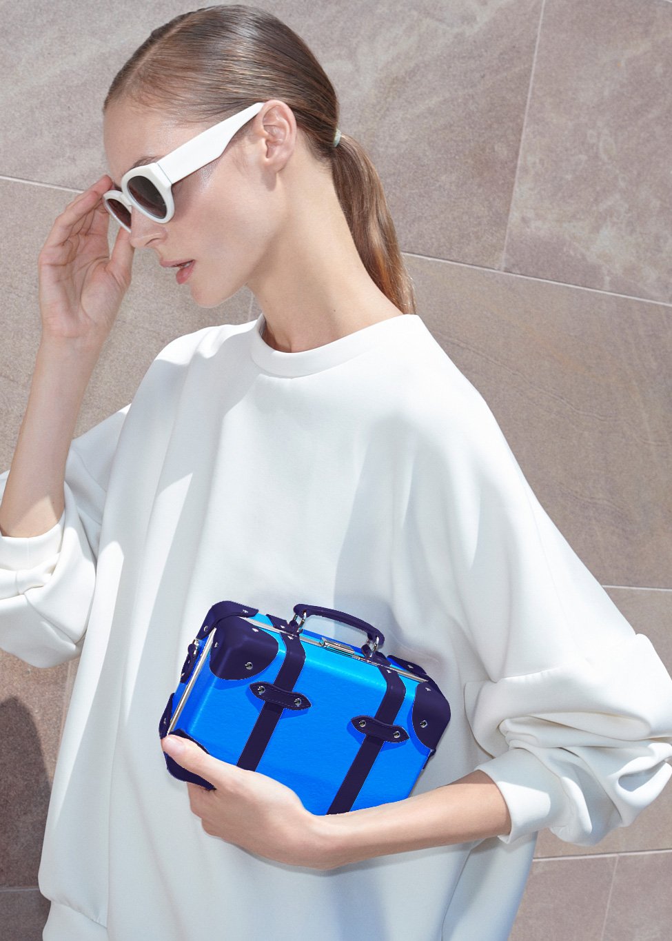 LINE_cruise_microcase